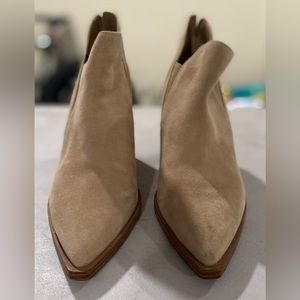 Vince Camuto Botties